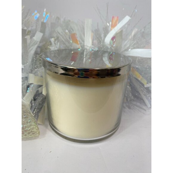 Bath & Body Works Limited Edition “Vanilla Snowflake” New 3 Wick Candle - Picture 6 of 8